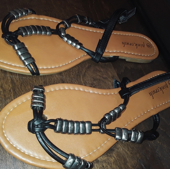 🆕️Black Studded Flat Sandals🆕️ - Picture 3 of 4